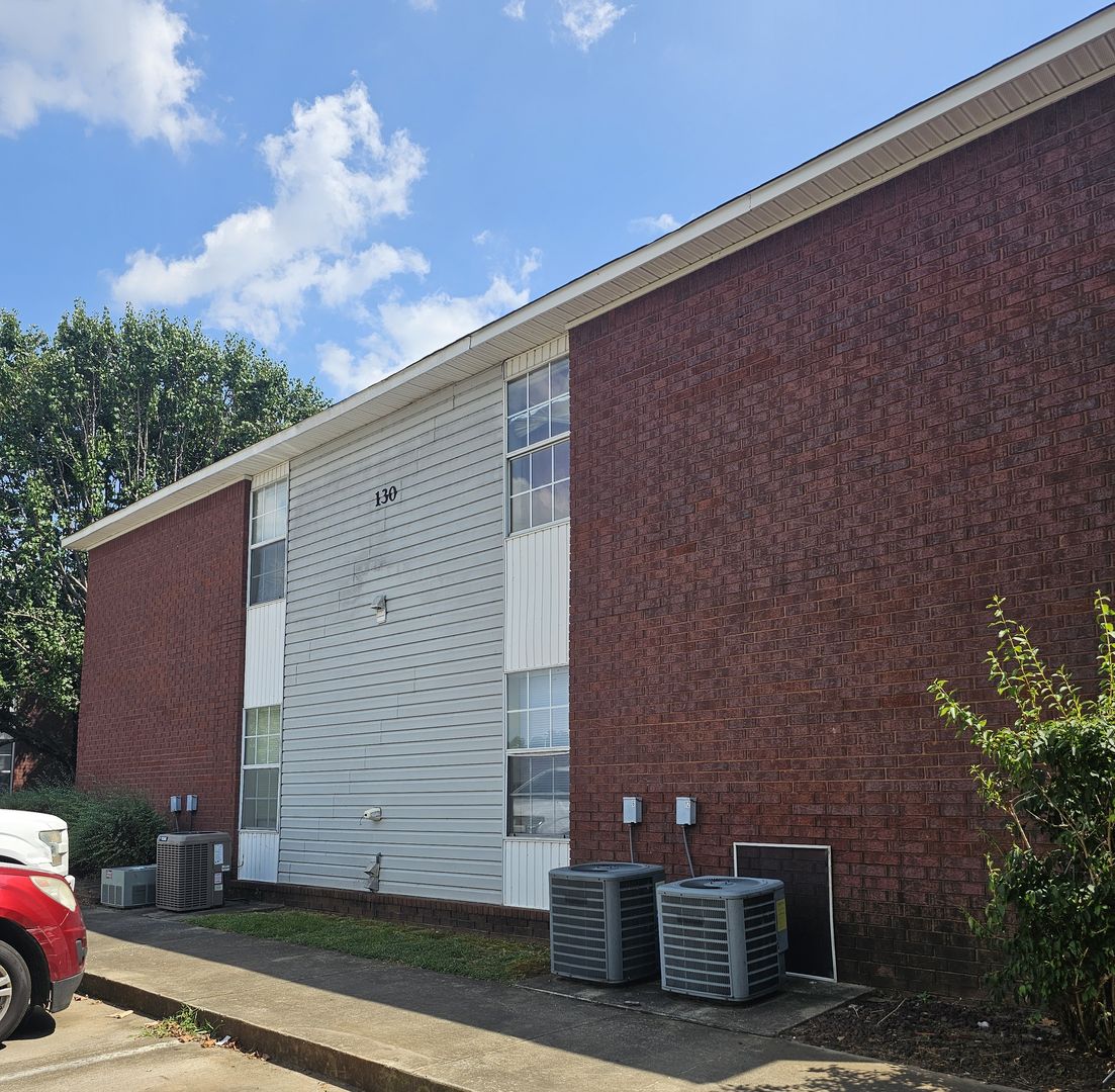 Van Buren Apartment: 51 Cedar Creek Court