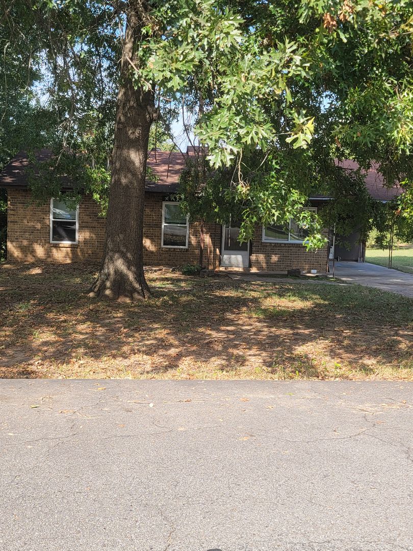 Alma House: 638 Loomis Street