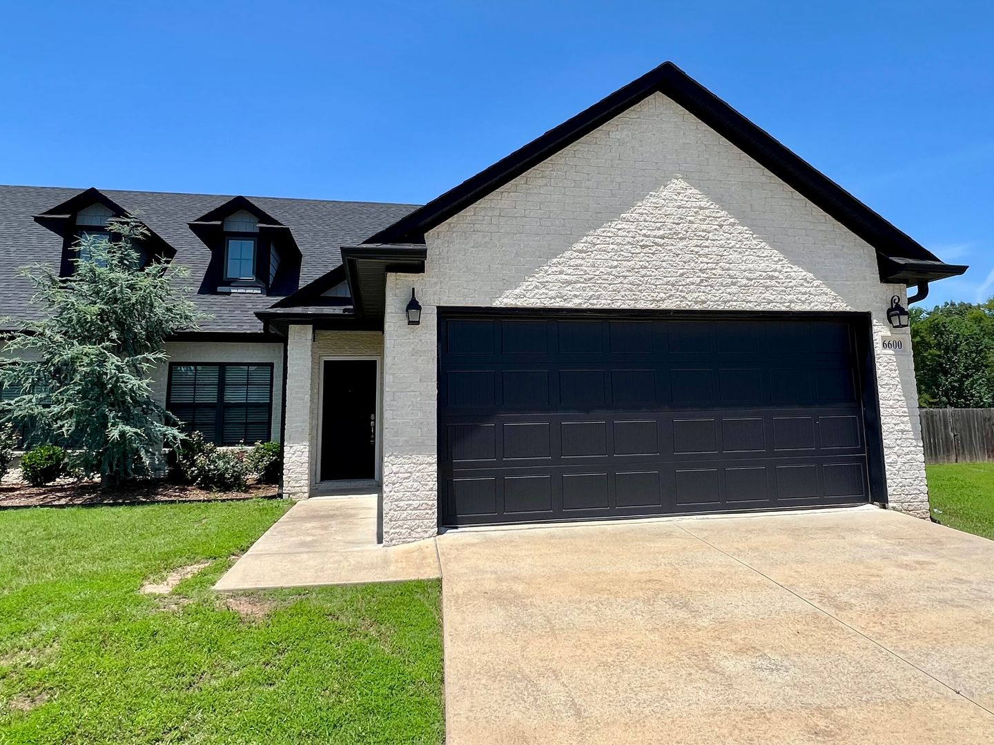 Fort Smith House: 6600 Leightyn Lane