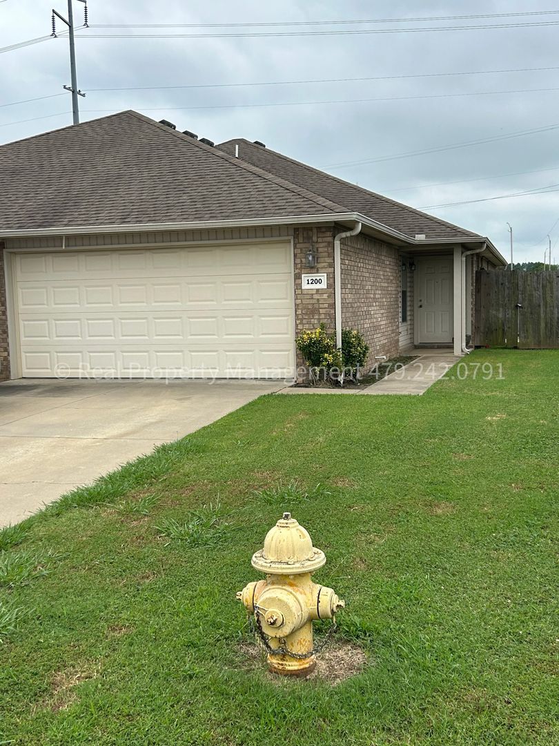 Fort Smith House: 1200 Fianna Place Court