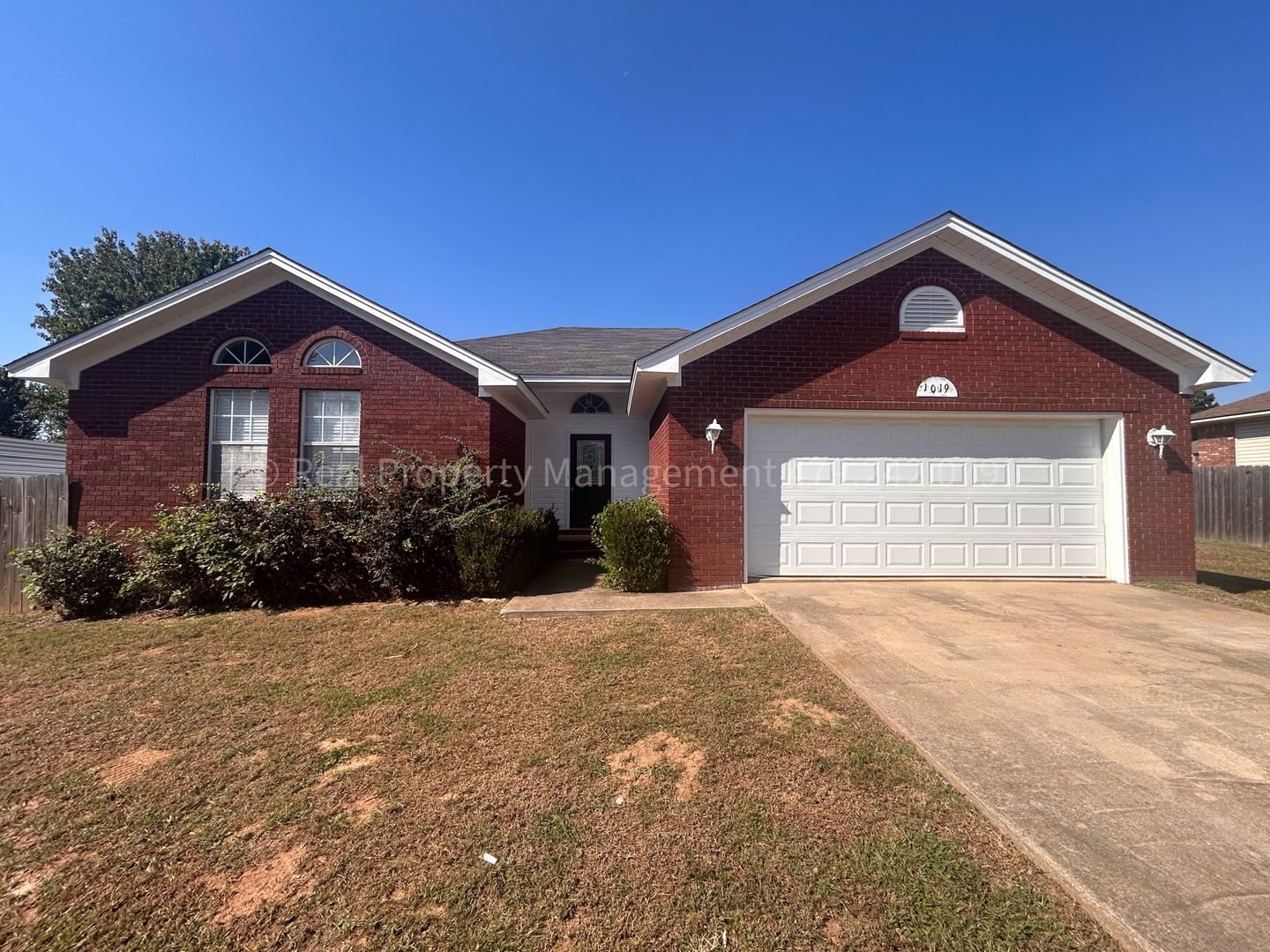 Greenwood House: 1019 N Daisy St