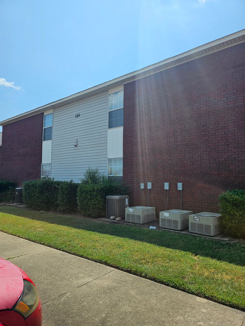 Van Buren Apartment: 51 Cedar Creek Court