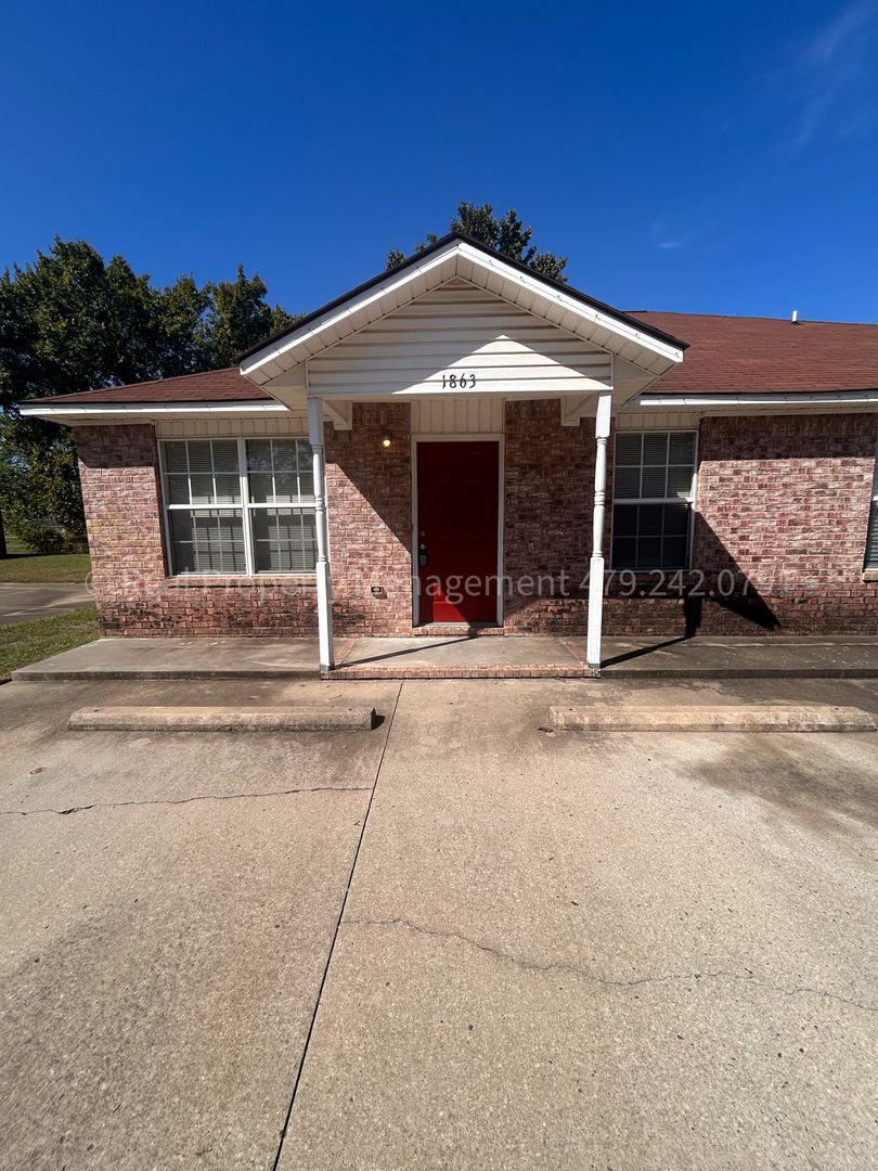 Fort Smith House: 1863 Brazil Ave