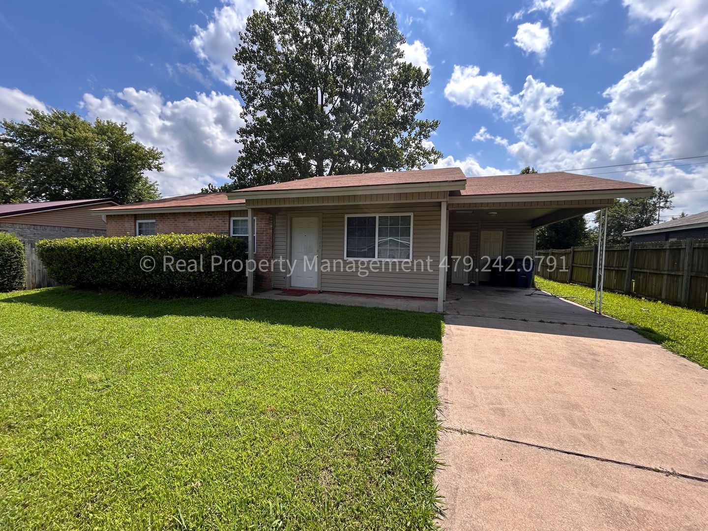 HALF OFF MOVE IN RENT! Cute 3 Bed 1.5 Bath Home ready NOW!