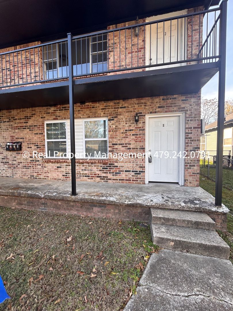 Fort Smith Apartment: 1010 S 19th St.