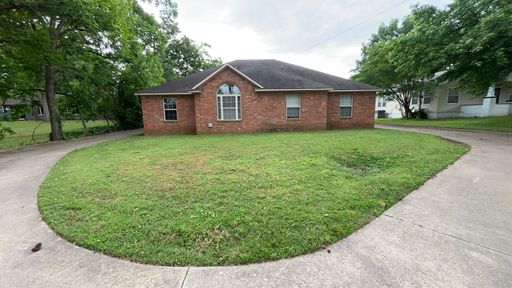 Duplex - 3 bed 2 bath 2 car garage in a GREAT location! – photo 1