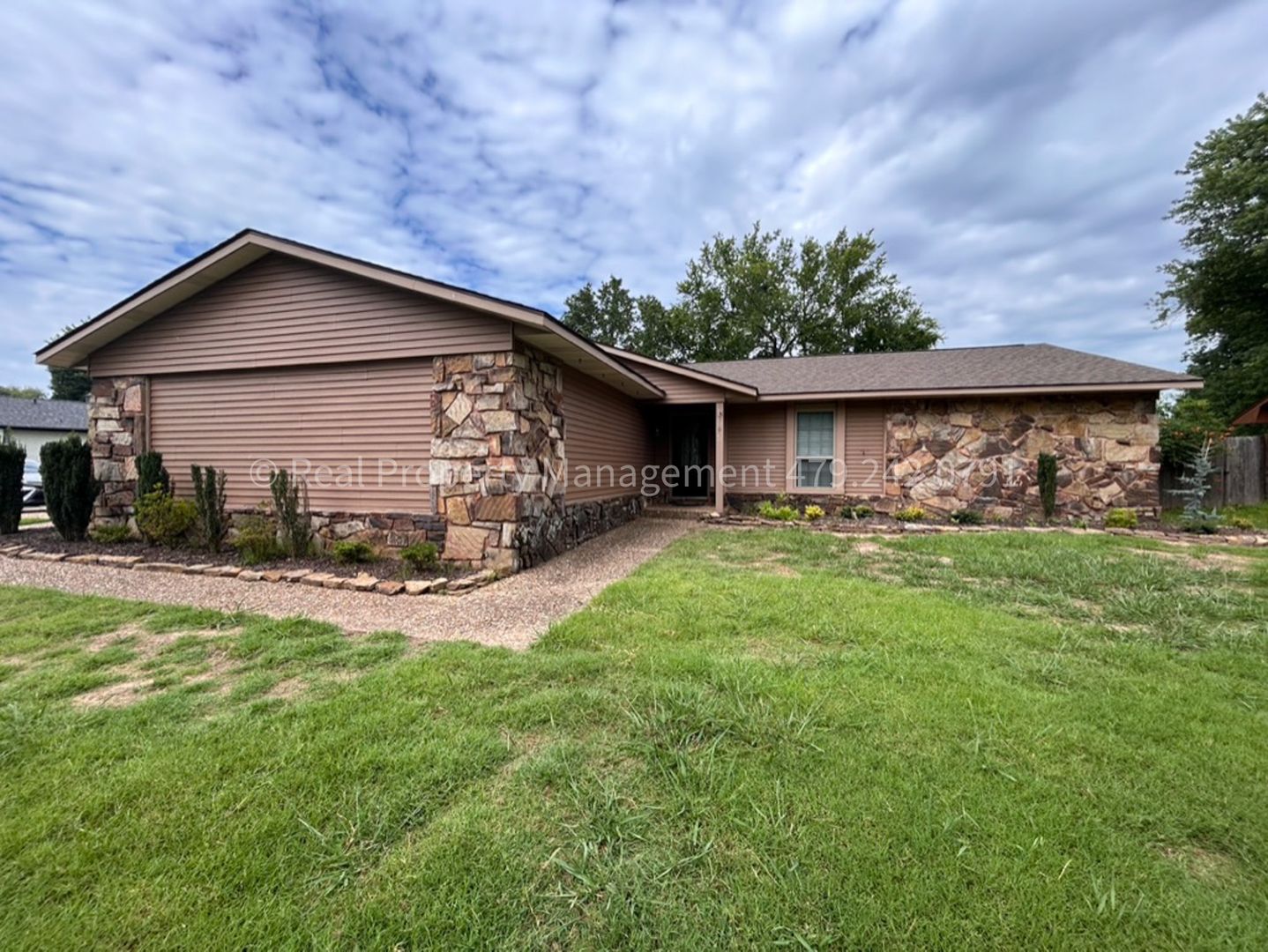 Fort Smith House: 2804 South 97th Circle
