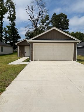 Single-Story 4BR Home with Spacious Layout