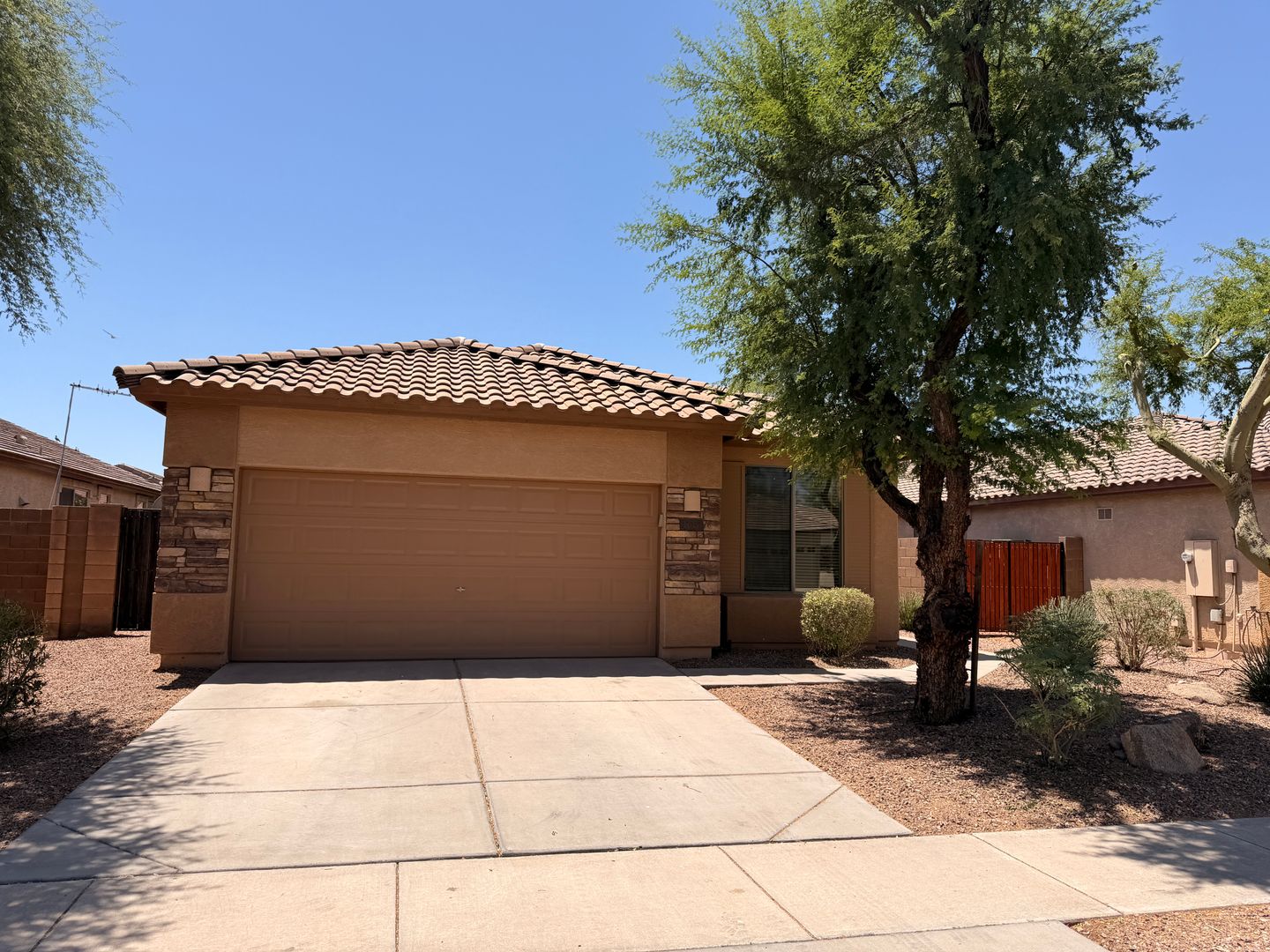 Surprise House: 17057 W Manchester Dr