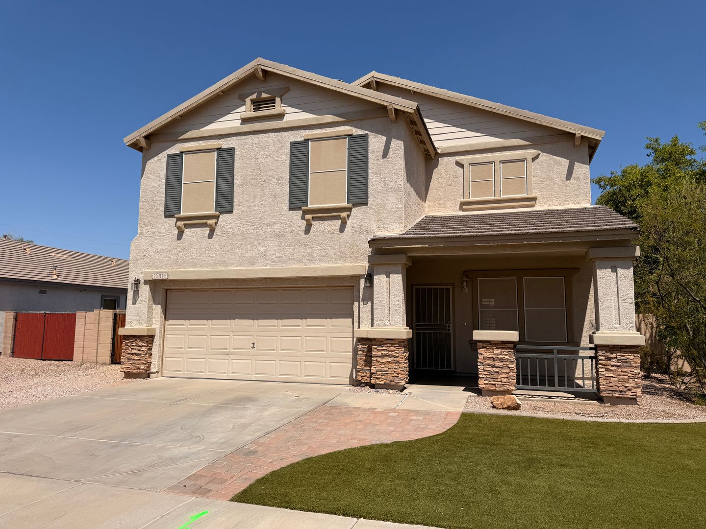 Avondale House: 12014 W Hopi St