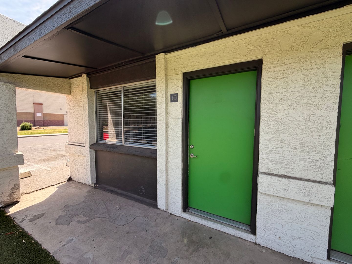 Glendale Apartment: 6802 W Glendale Ave