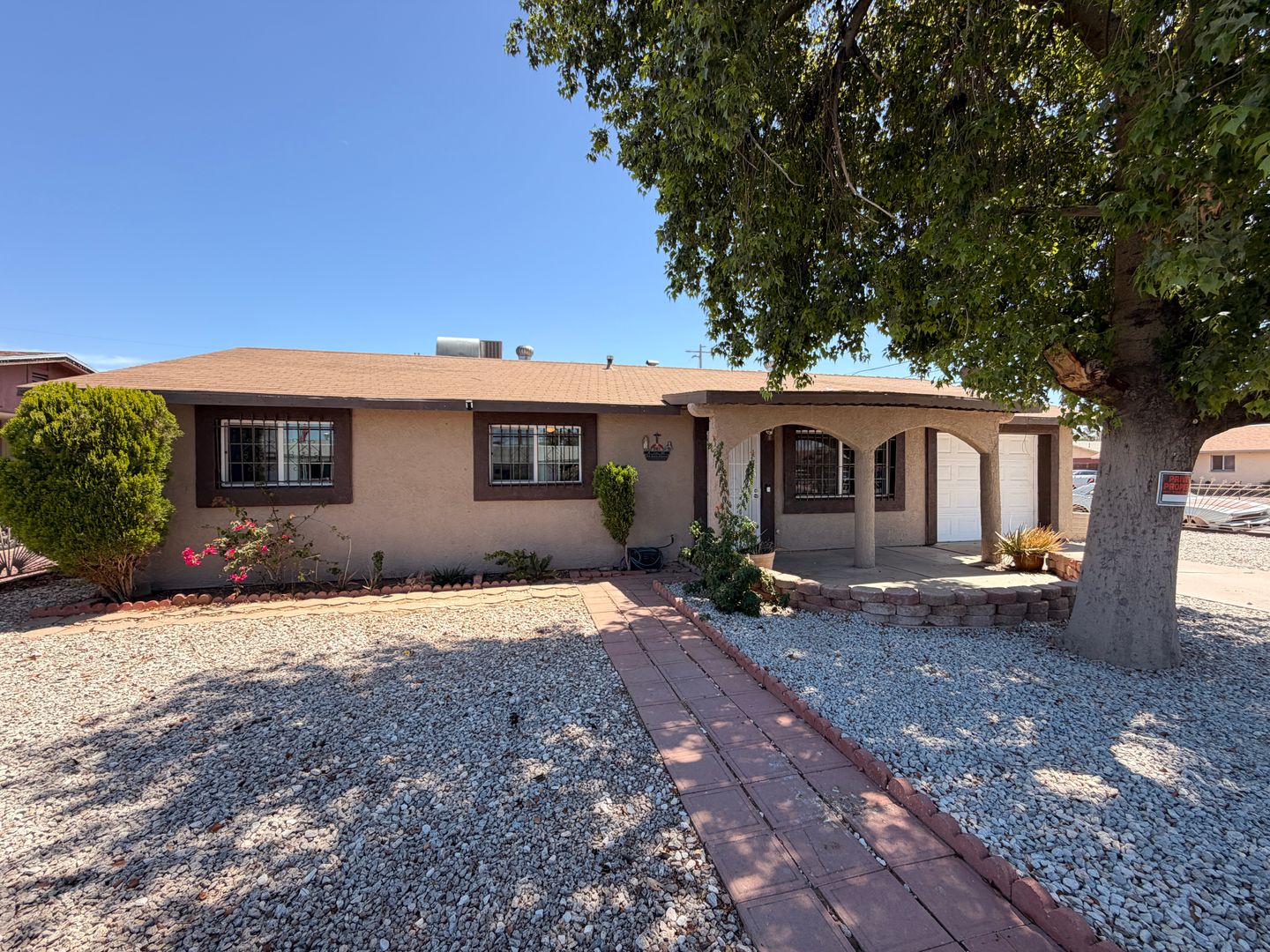 Avondale House: 301 N 3rd St