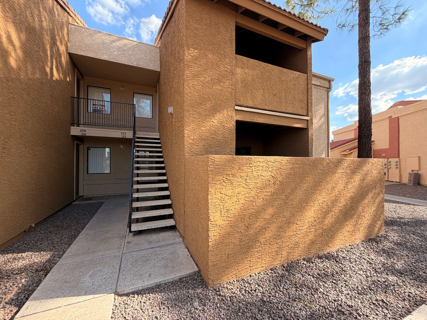 Tempe Apartment: 825 S. River Drive