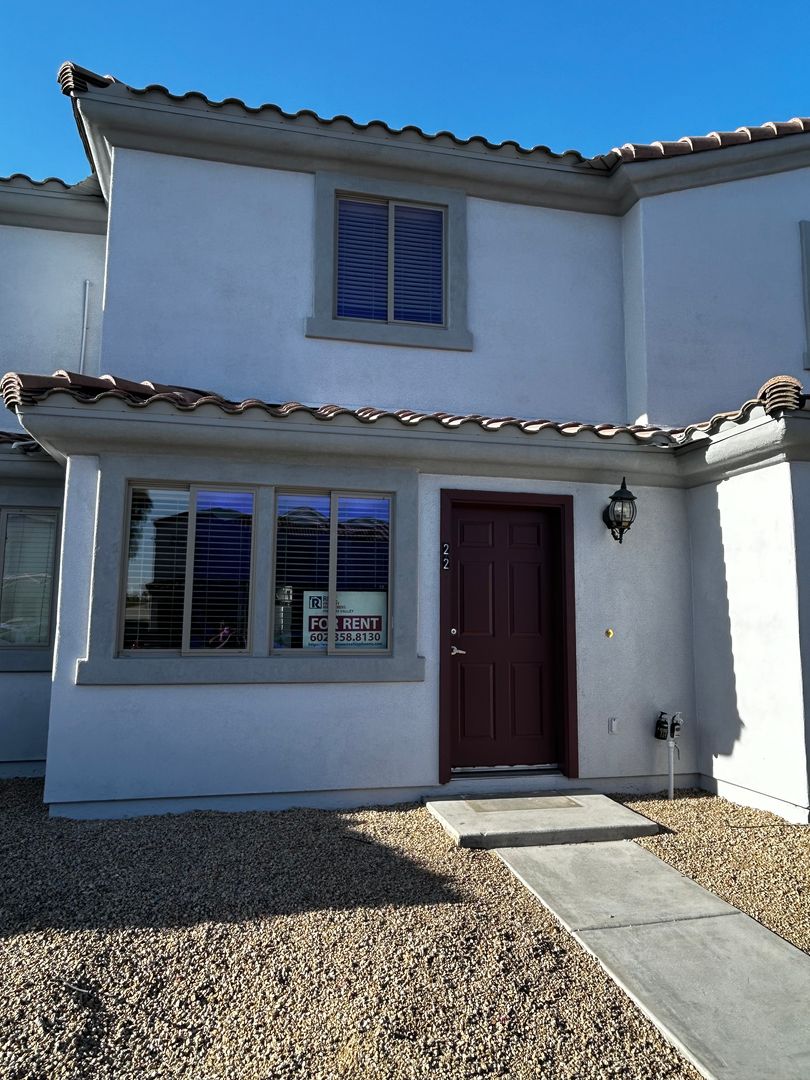 Phoenix Townhome: 17402 N 19th Ave