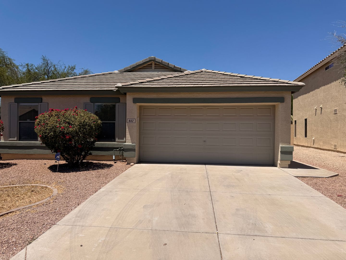 Goodyear House: 602 N 166th Ln