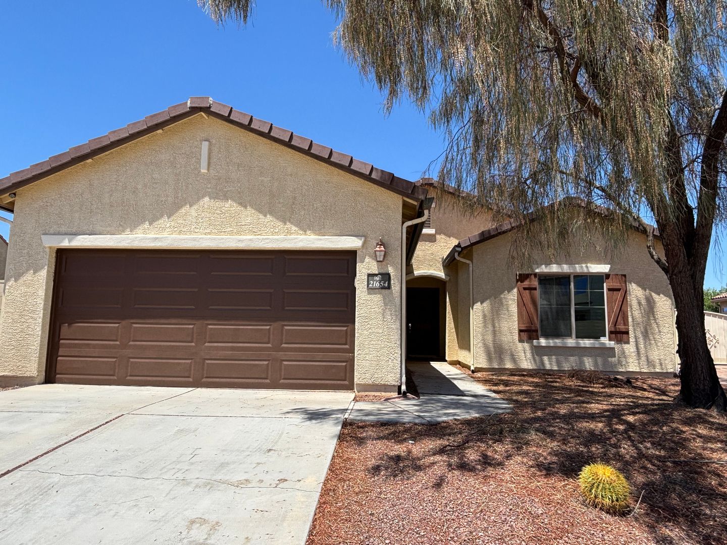Red Rock House: 21654 E Frontier Rd