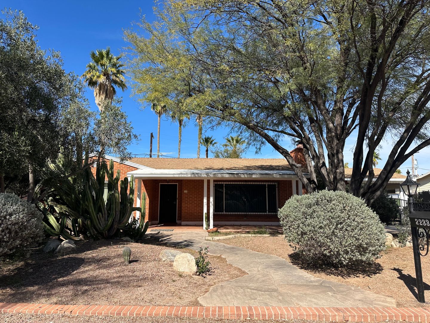 Tucson House: 2233 E Seneca St