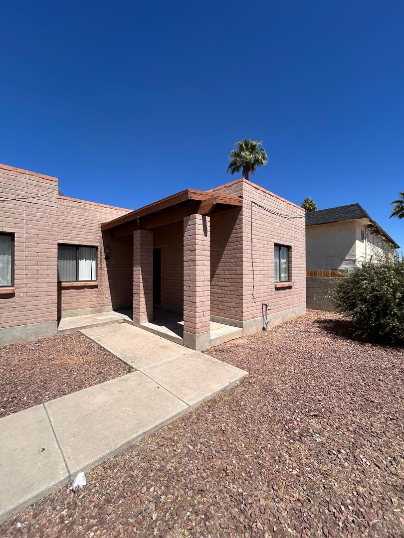 Tucson Apartment: 1150 N Catalina Ave Units 1-3