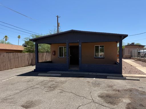 3 Bed, 2 Bath Apartment/Plex in Central Tucson! – photo 1