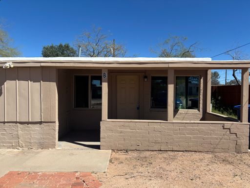 Updated 1 Bed/1 Bath in Central Tucson! Water, Sewer & Trash INCLUDED! – photo 1