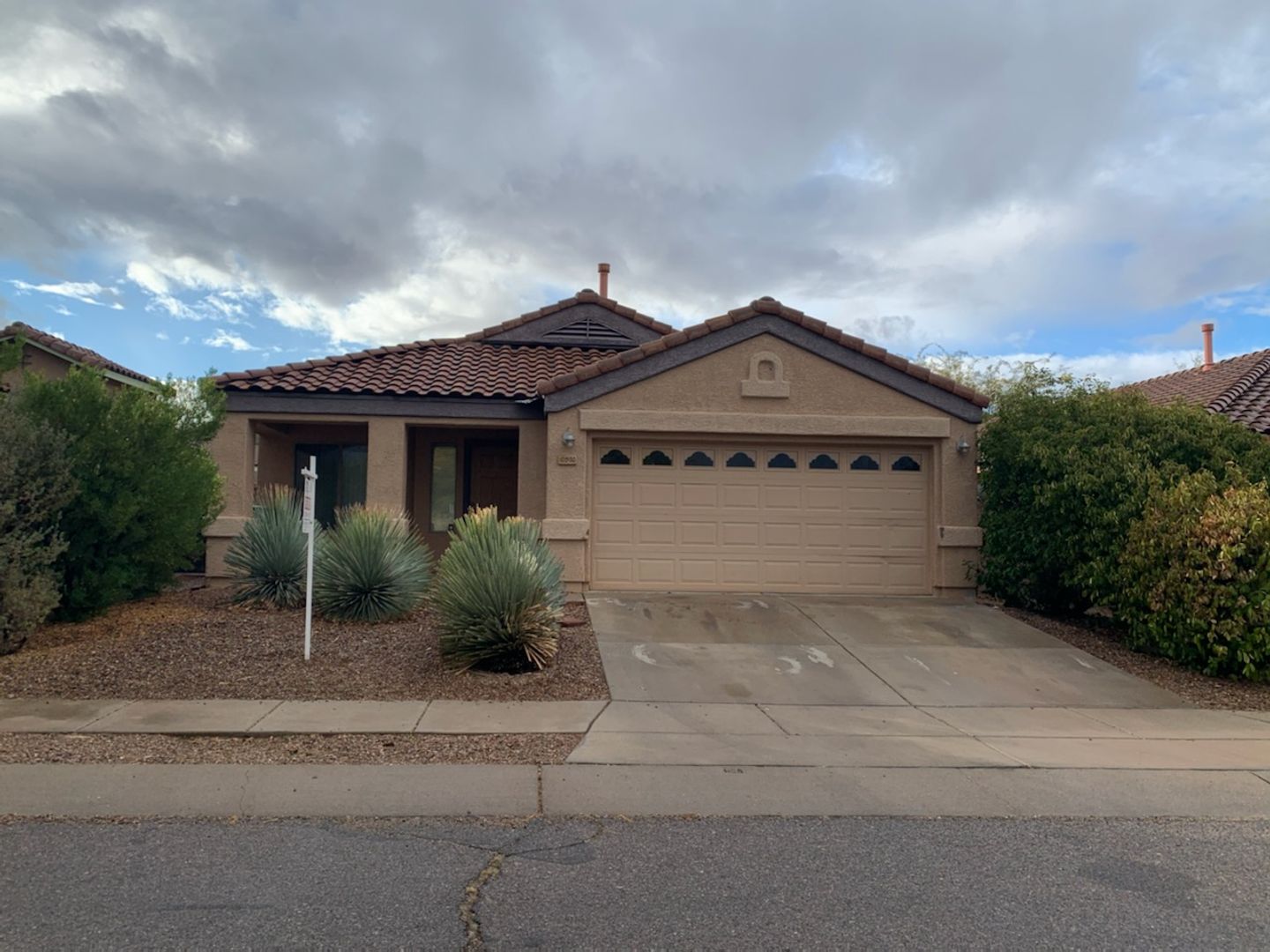 Tucson House: 10500 E Carolina Willow Ln