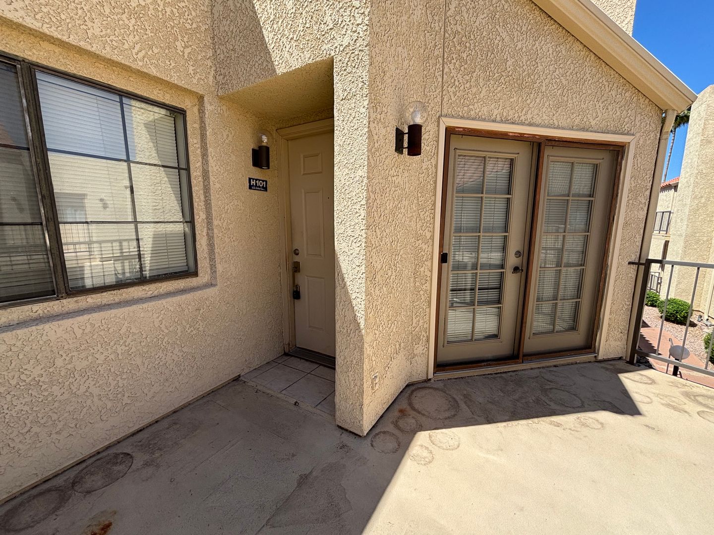 Tucson Condo: 1200 E River Rd # H101