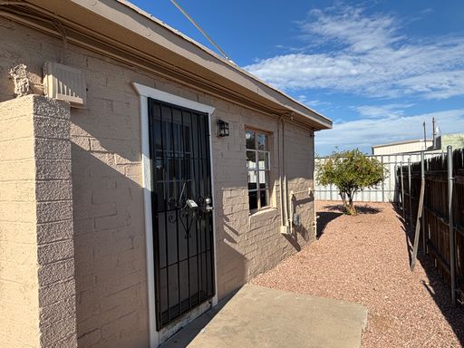 Centrally Located Studio! – photo 1