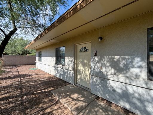 Charming 3-Bed, 2-Bath Duplex minutes from Downtown Tucson & UofA! Washer/Dryer included!! – photo 1