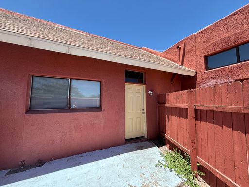 Centrally Located 1-Bed/1-Bath with HUGE Closet! Water, Sewer & Trash INCLUDED!! – photo 1