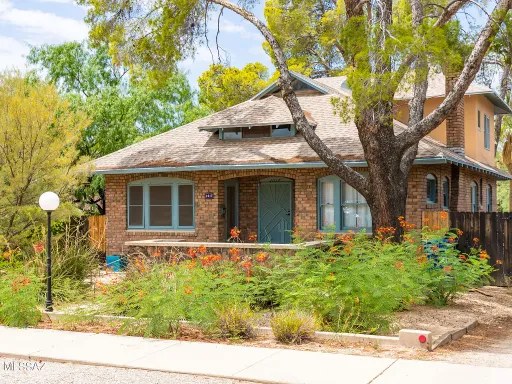 Gorgeous 5 Bedroom West University Historic Bungalow! – photo 1