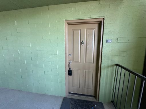 2 Bed, 2 Bath Condo in Walking Distance to the U of A! – photo 1