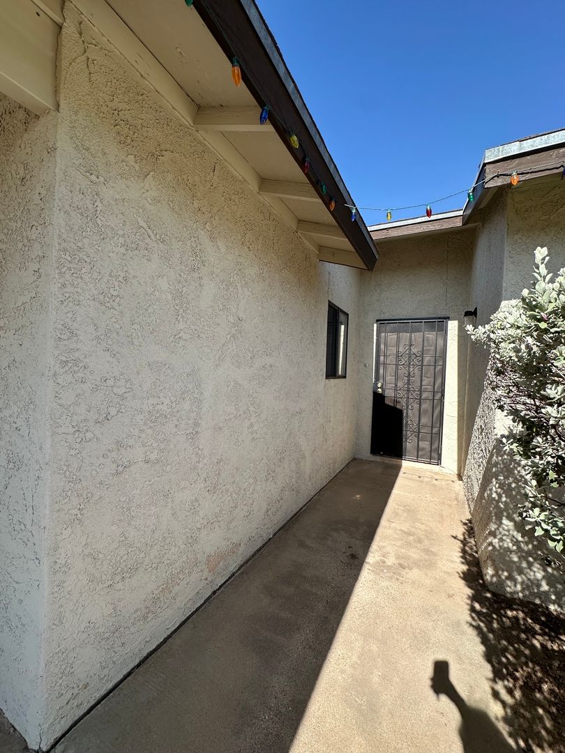 Kingman House: 3550 N. Verdugo Rd.