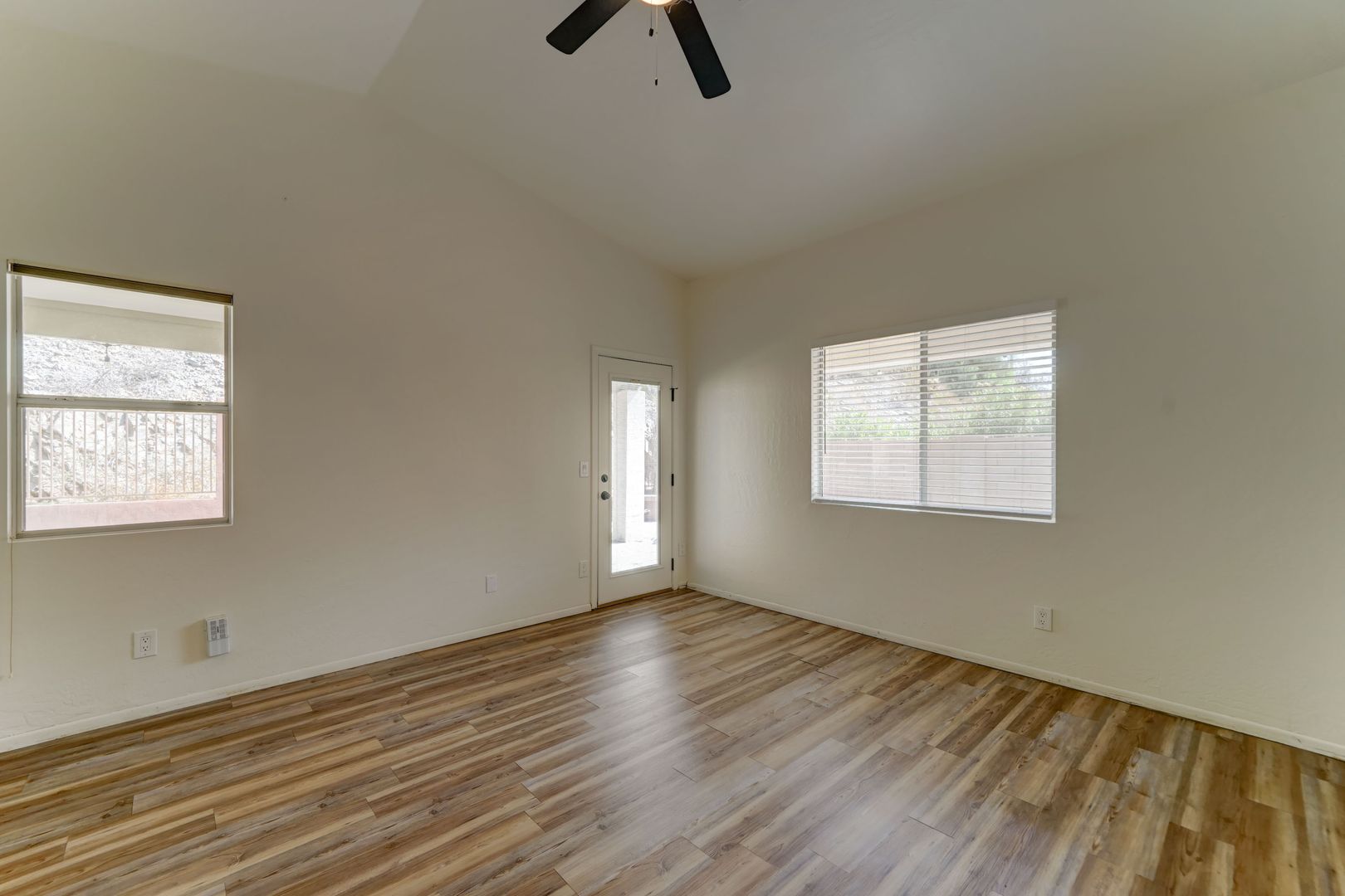 2014 E. Glenhaven Drive 15 of 33