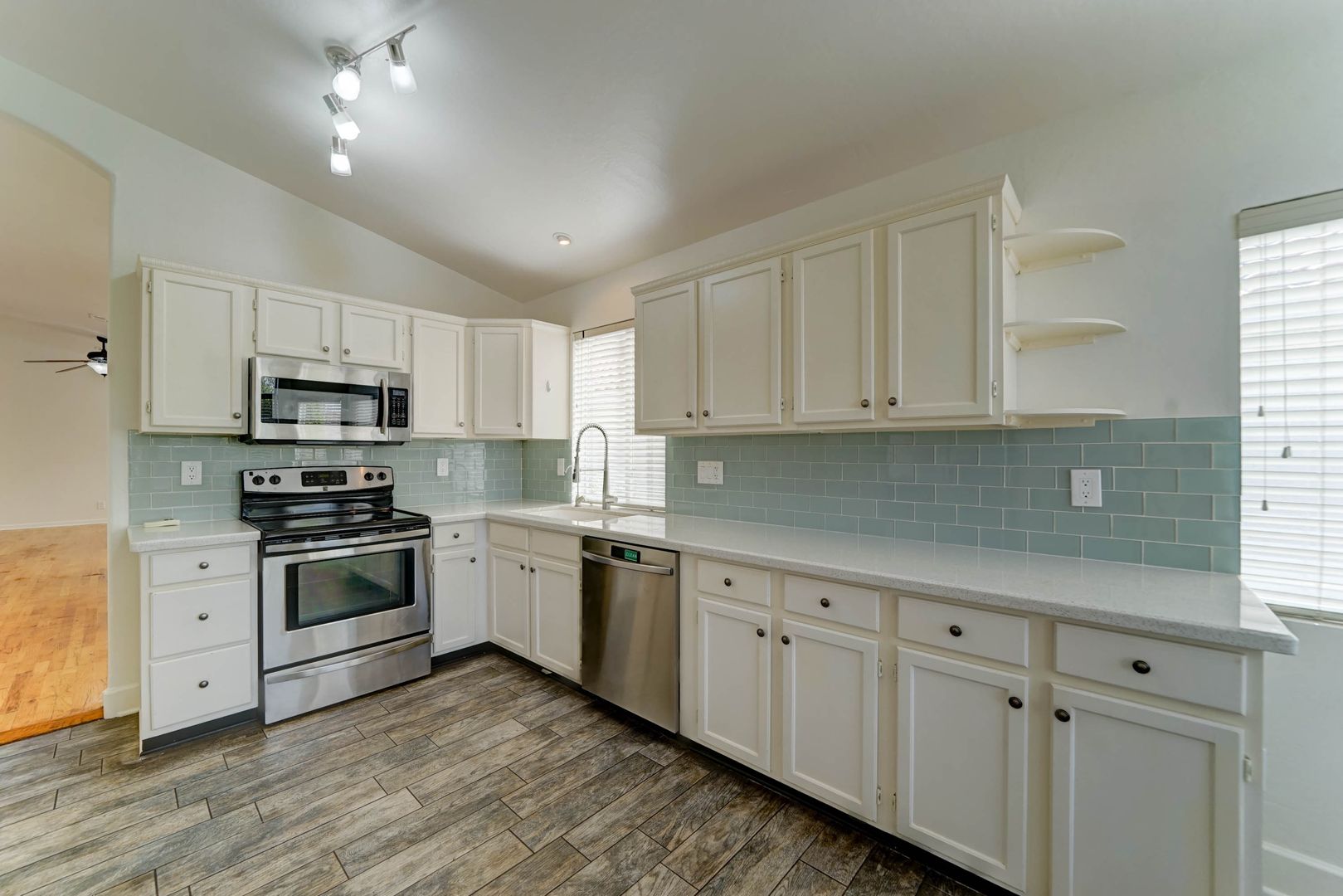 2014 E. Glenhaven Drive 1 of 12