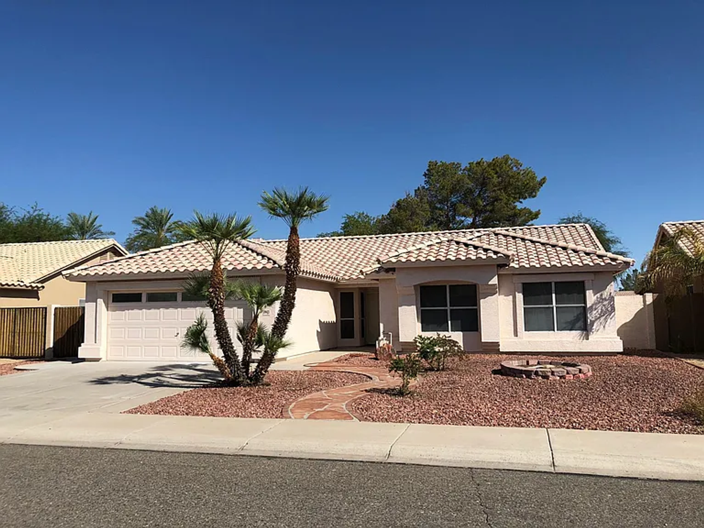 Glendale House: 20621 N. 63rd Drive