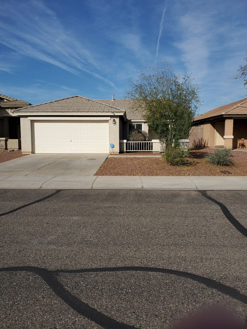 Avondale House: 2514 S. 110th Drive