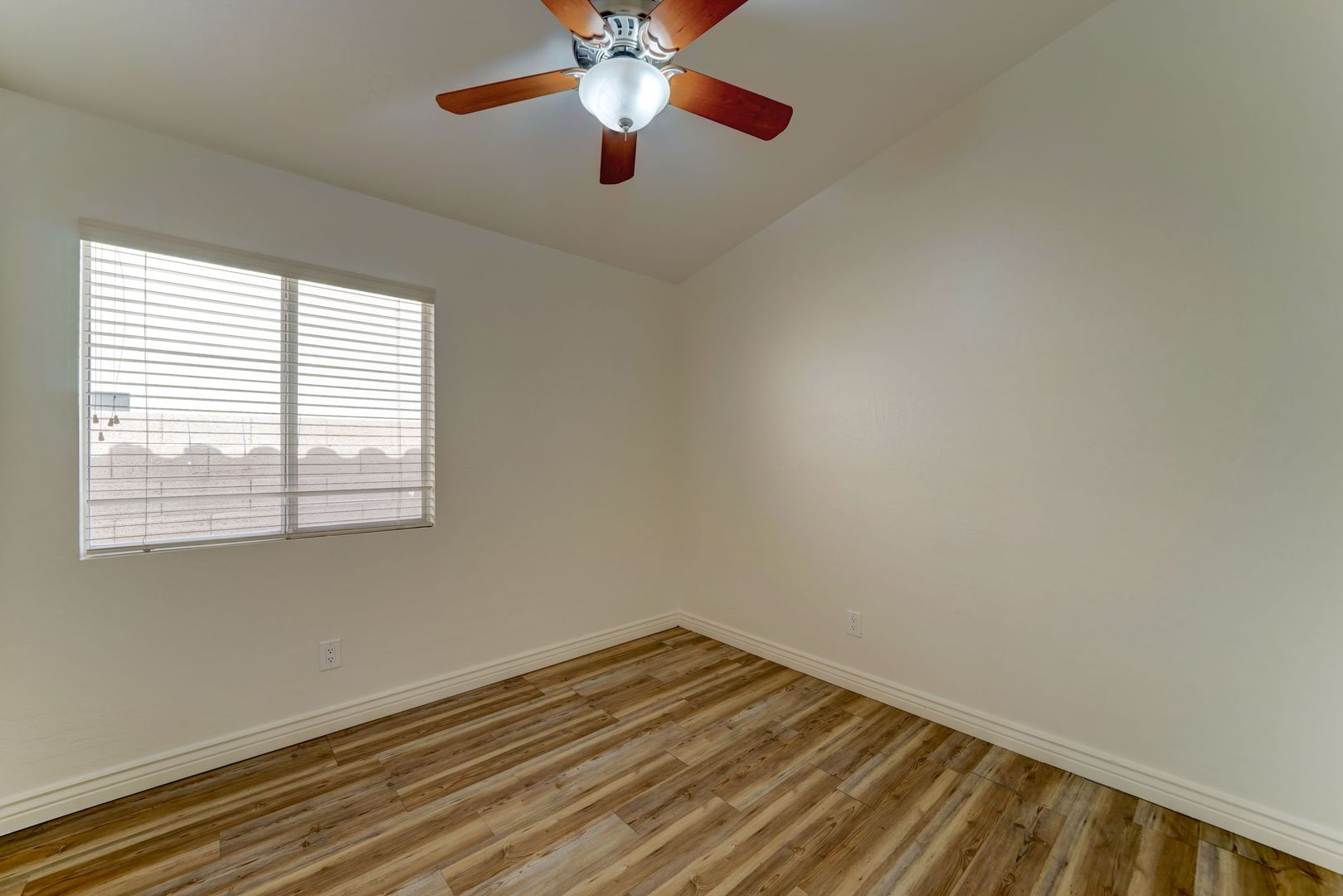 2014 E. Glenhaven Drive 21 of 33