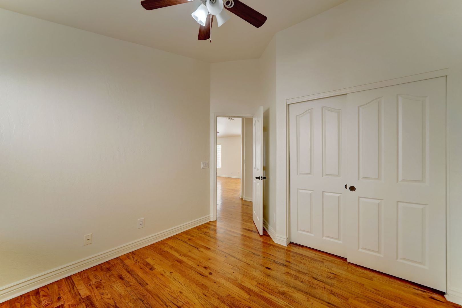 2014 E. Glenhaven Drive 24 of 33