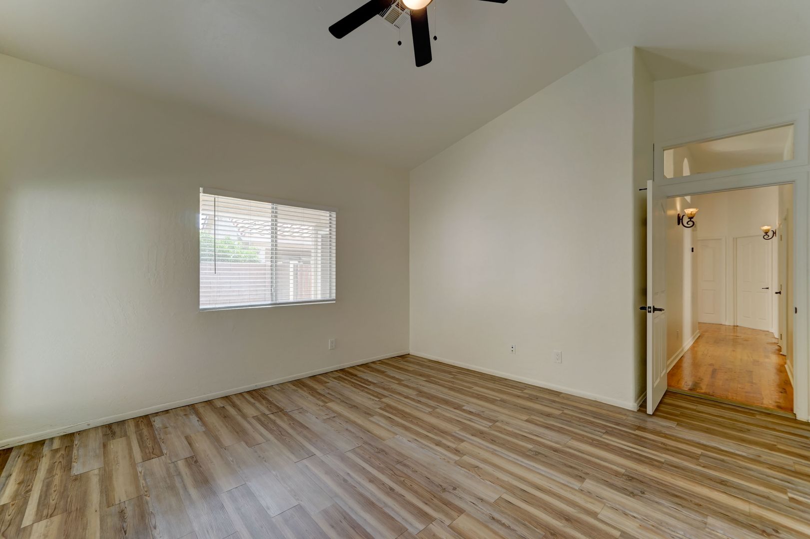 2014 E. Glenhaven Drive 16 of 33