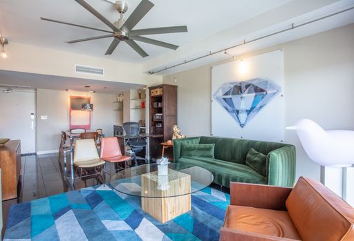 READY TO TOUR NOW! Gorgeous Downtown Phoenix Condo with 7th Floor Views – photo 1