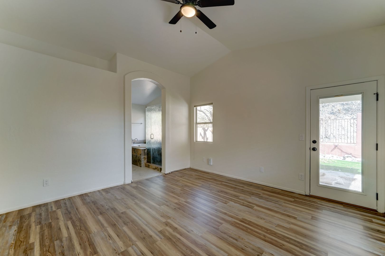 2014 E. Glenhaven Drive 17 of 33