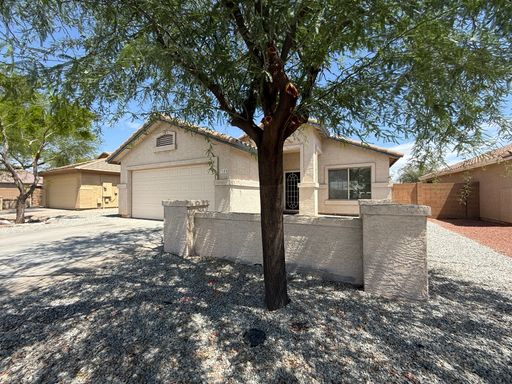 Beautiful Buckeye Home (with solar panels) ready for immediate move-in – photo 1