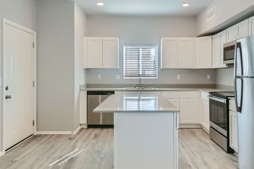 Charming 2-Bedroom Condo (ground floor unit) in Glendale – Comfortable Living in a Convenient Location! – photo 1