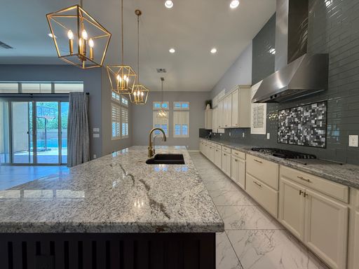 Luxury 5-Bedroom Home with Pool, Spa & 3-Car Garage in Chandler! – photo 1