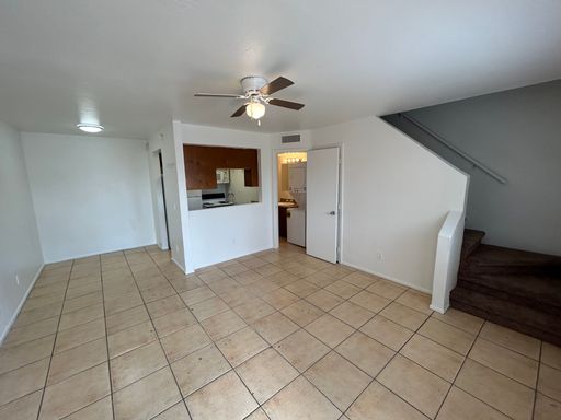 Charming 2 Bed / 1.5 Bath Condo in a Prime Central Phoenix Location - 2 WEEKS FREE! – photo 1