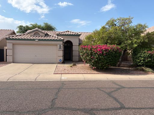Beautiful Home with a Private Pool in North Phoenix! – photo 1