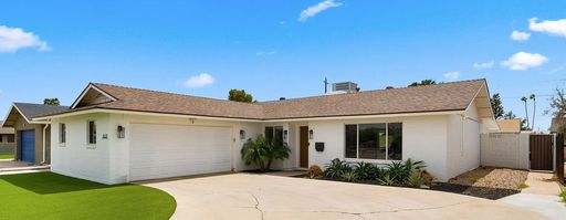 Welcome home to this beautifully maintained residence in the heart of Scottsdale! – photo 1
