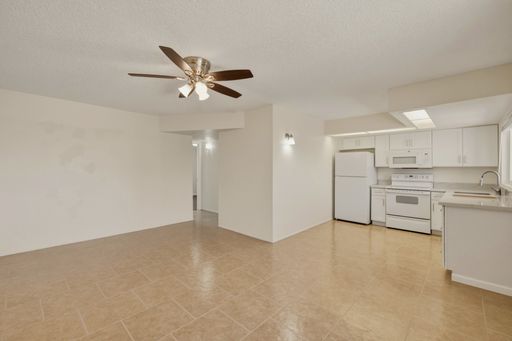 FREE First Month's Rent with a September lease! – photo 1