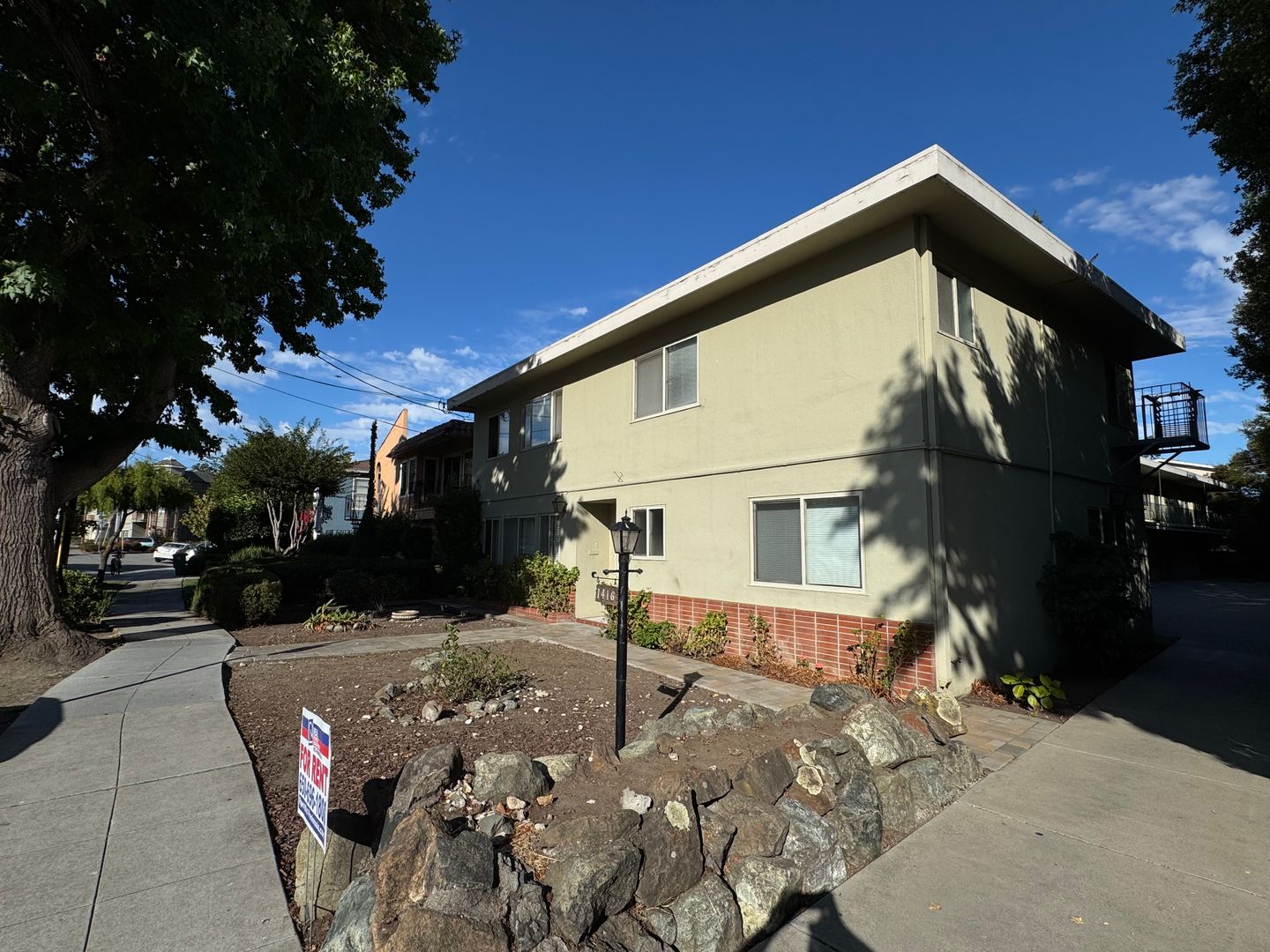 Burlingame Apartment: 1416 Floribunda Avenue