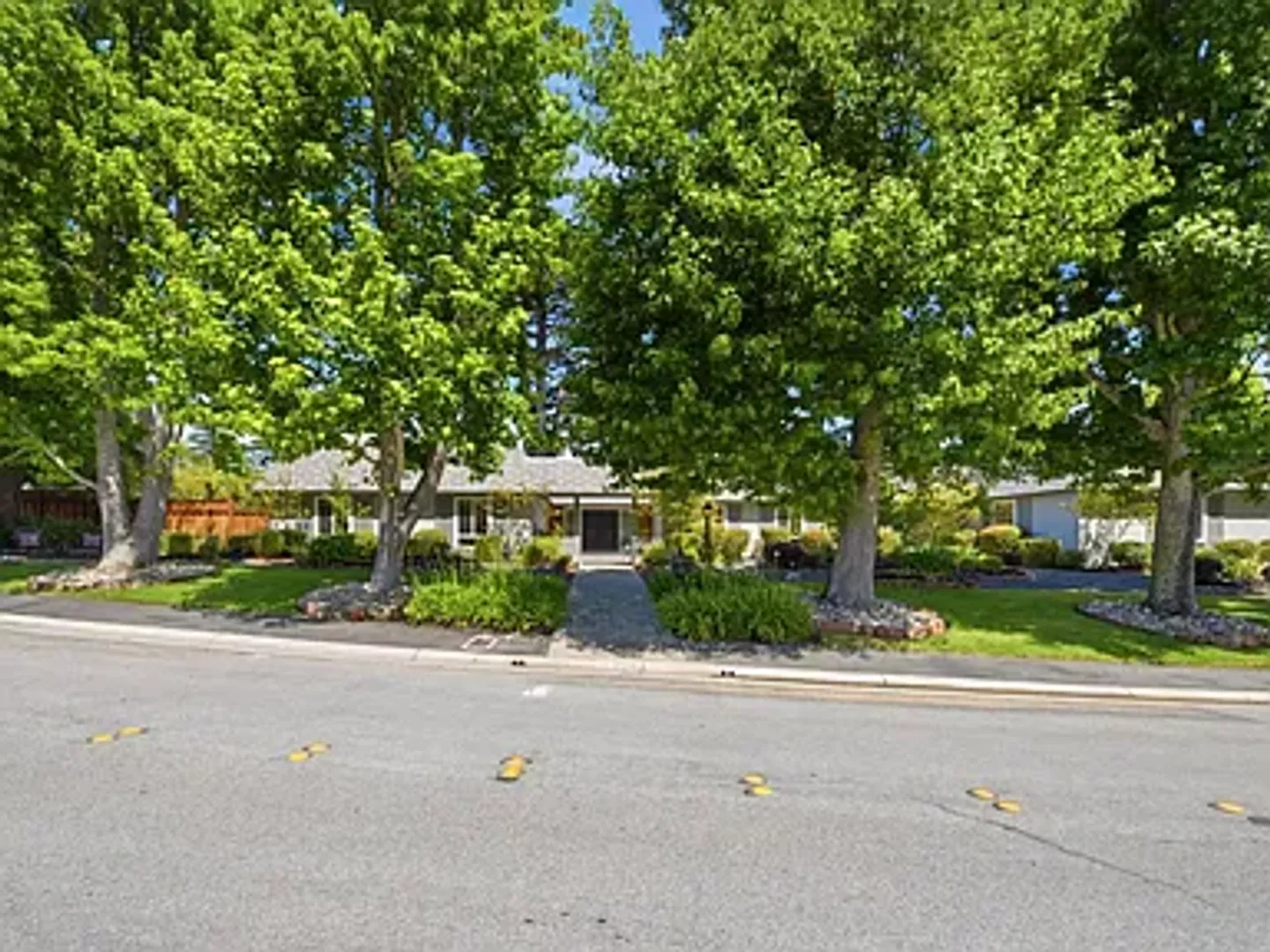 2140 Carmelita Ave. (Leasing Only) 3 of 12
